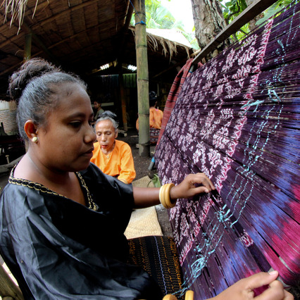 Flores - Indonesia, Community