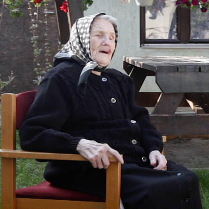 Verka Néni, Tura, Hungary